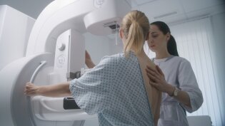 Zmniejsza śmiertelność, dowody mamy od lat. "Nie wszystkie środowiska ją akceptują"